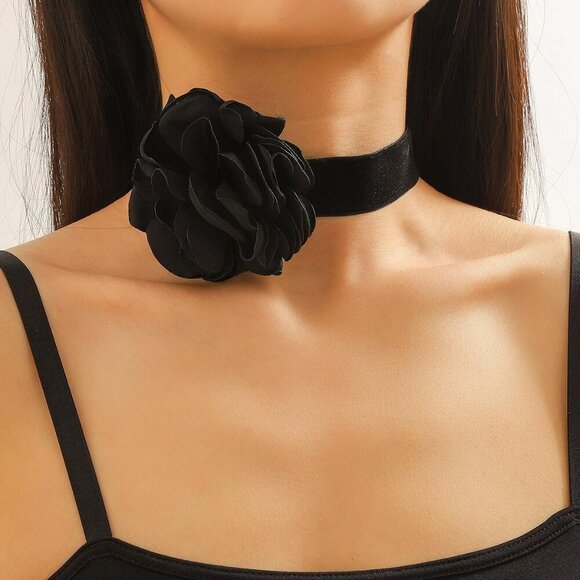 Exquisite Floral Choker Necklace - 90s Vintage Velvet Ribbon Jewelry for Parties - Picture 2 of 7